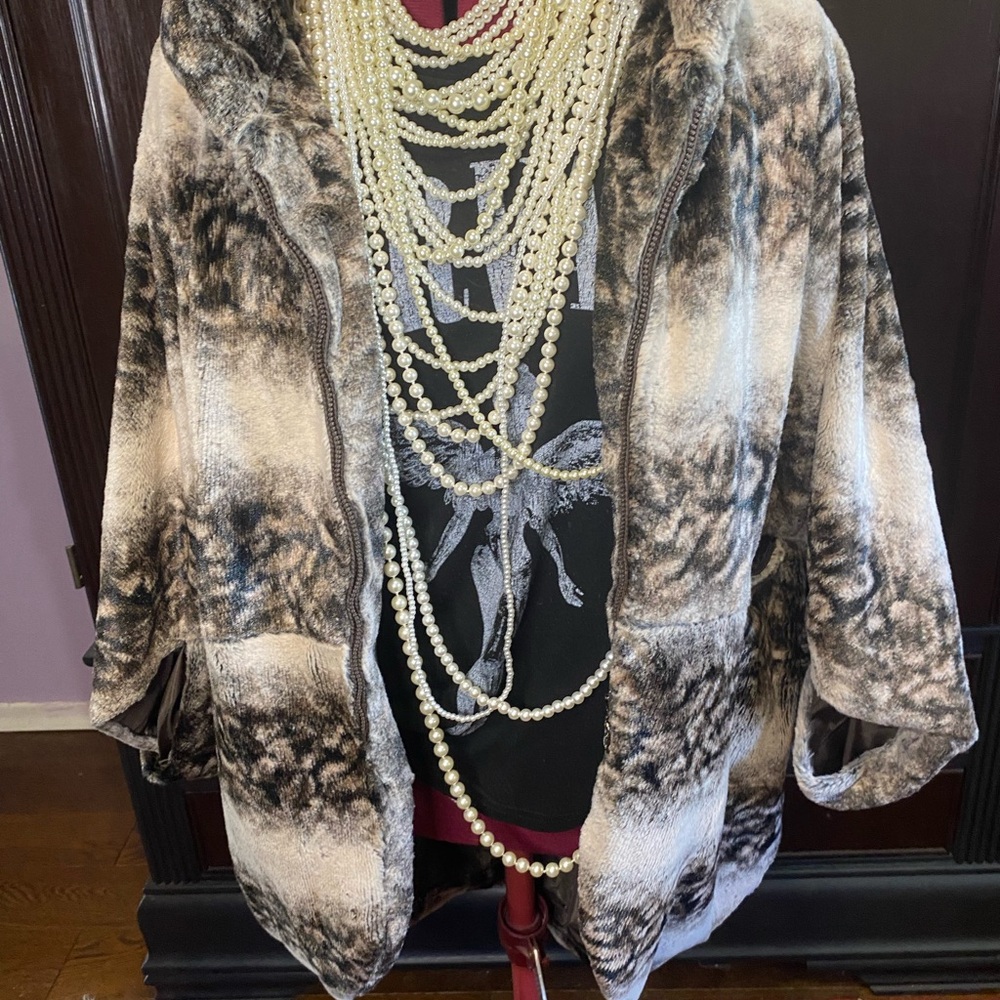 Lindi Animal Print Faux-fur Cape